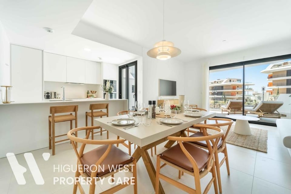 Kitchen or kitchenette, Living room, Dining area