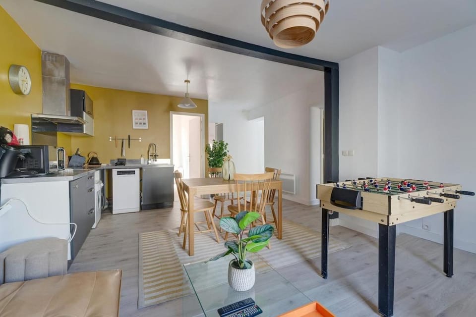 Dining area, kitchen