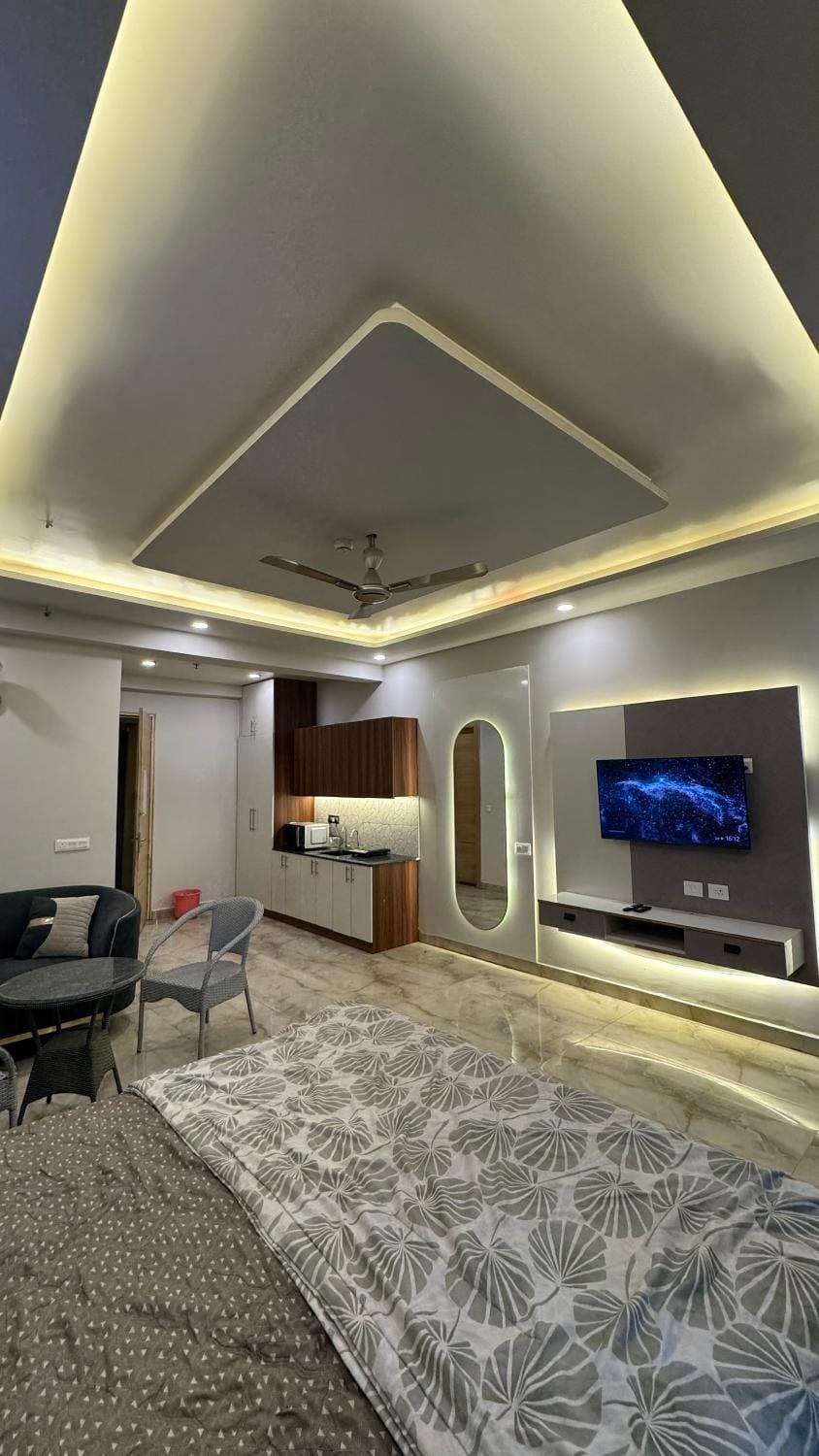Gaurcity centre Apartment in Noida