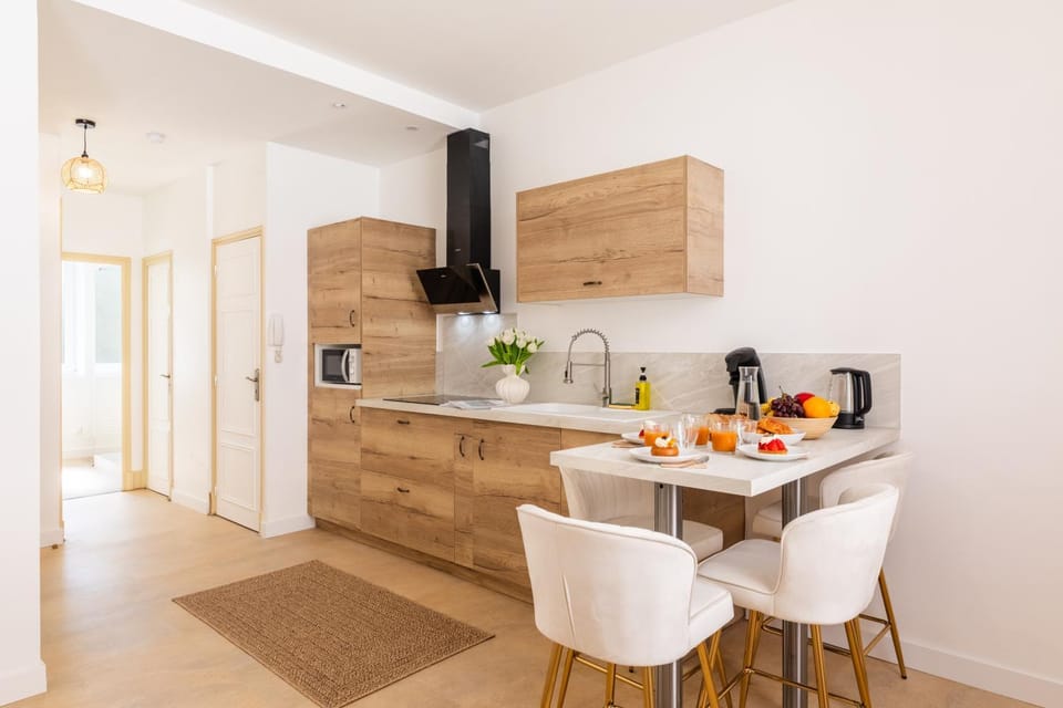 Kitchen or kitchenette, kitchen