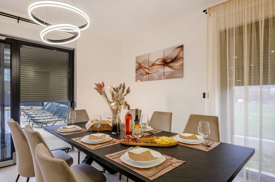 Living room, Dining area