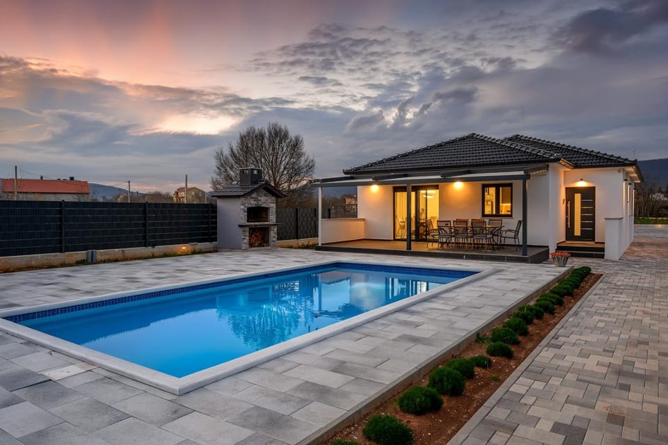 Property building, Seating area, Dining area, Swimming pool
