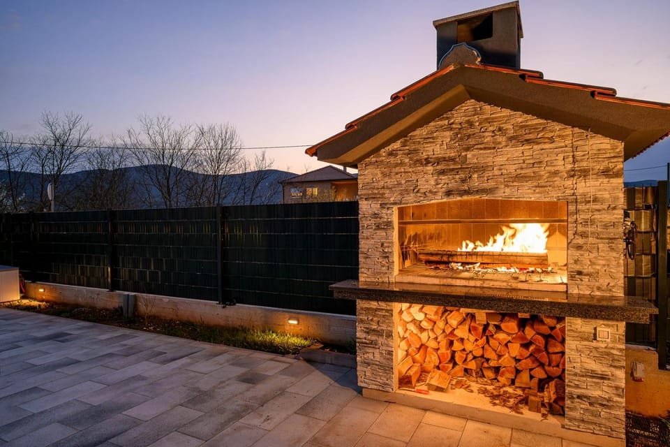 Property building, BBQ facilities, Seating area, Dining area