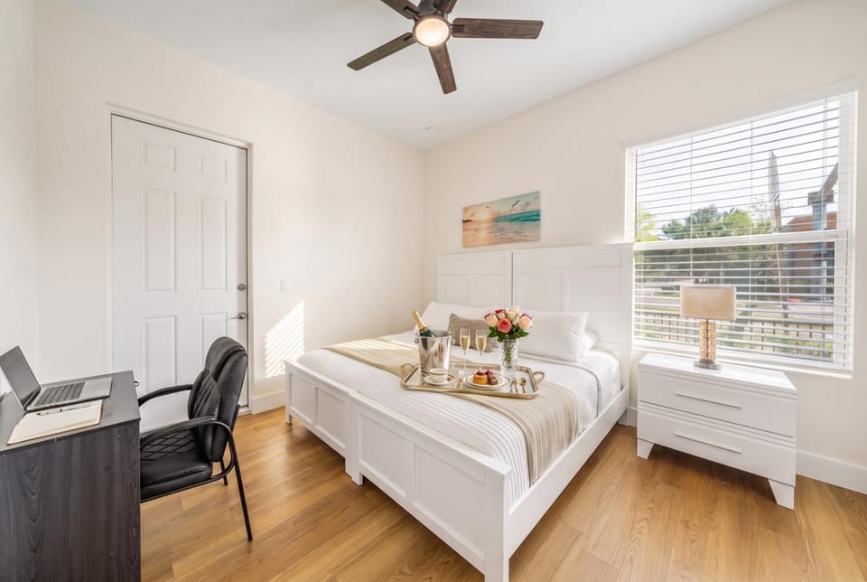 Private Patio Ground Floor Near Busch Gardens Apartment in Tampa