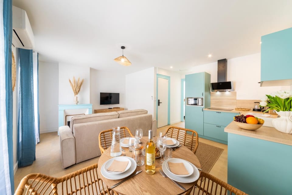 Living room, kitchen