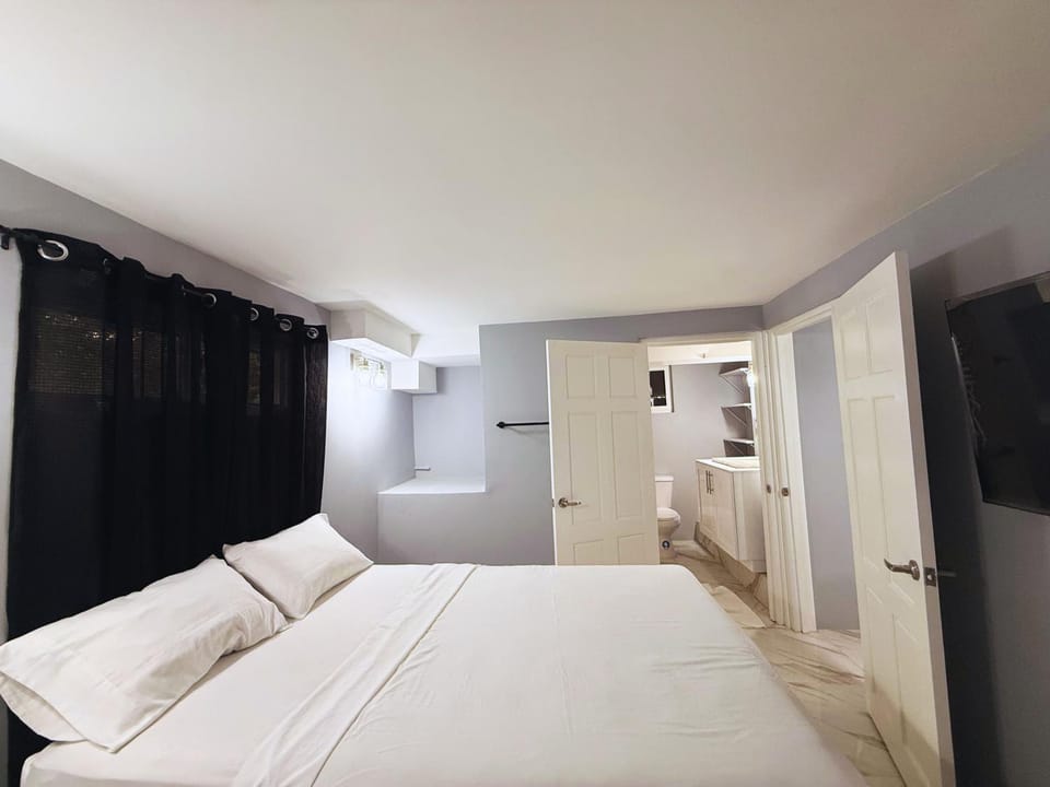 Hilltop Condos Unit 5 Modern 1BR Near Rodney Bay Apartment in Caribbean