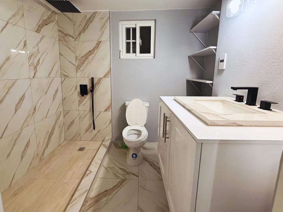 Hilltop Condos Unit 5 Modern 1BR Near Rodney Bay Apartment in Caribbean