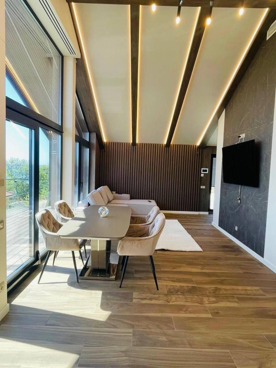 TV and multimedia, Living room, Seating area