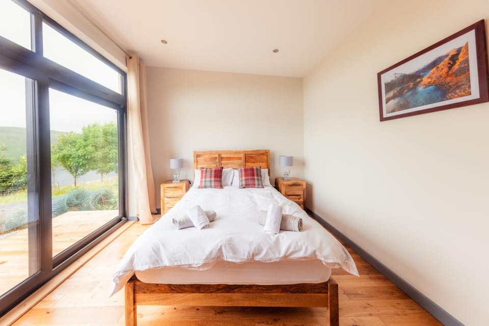 Luxury 1 bdrm Cottage by Fairy Pools 5 House in Scotland