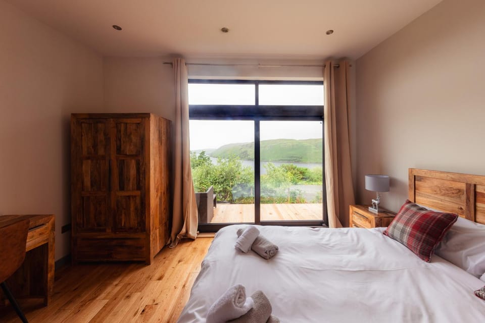 Luxury 1 bdrm Cottage by Fairy Pools 5 House in Scotland