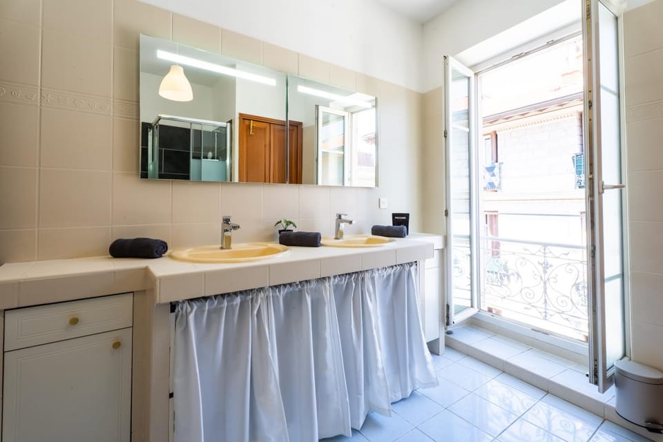 Riviera Sunshine Apartment in Nice