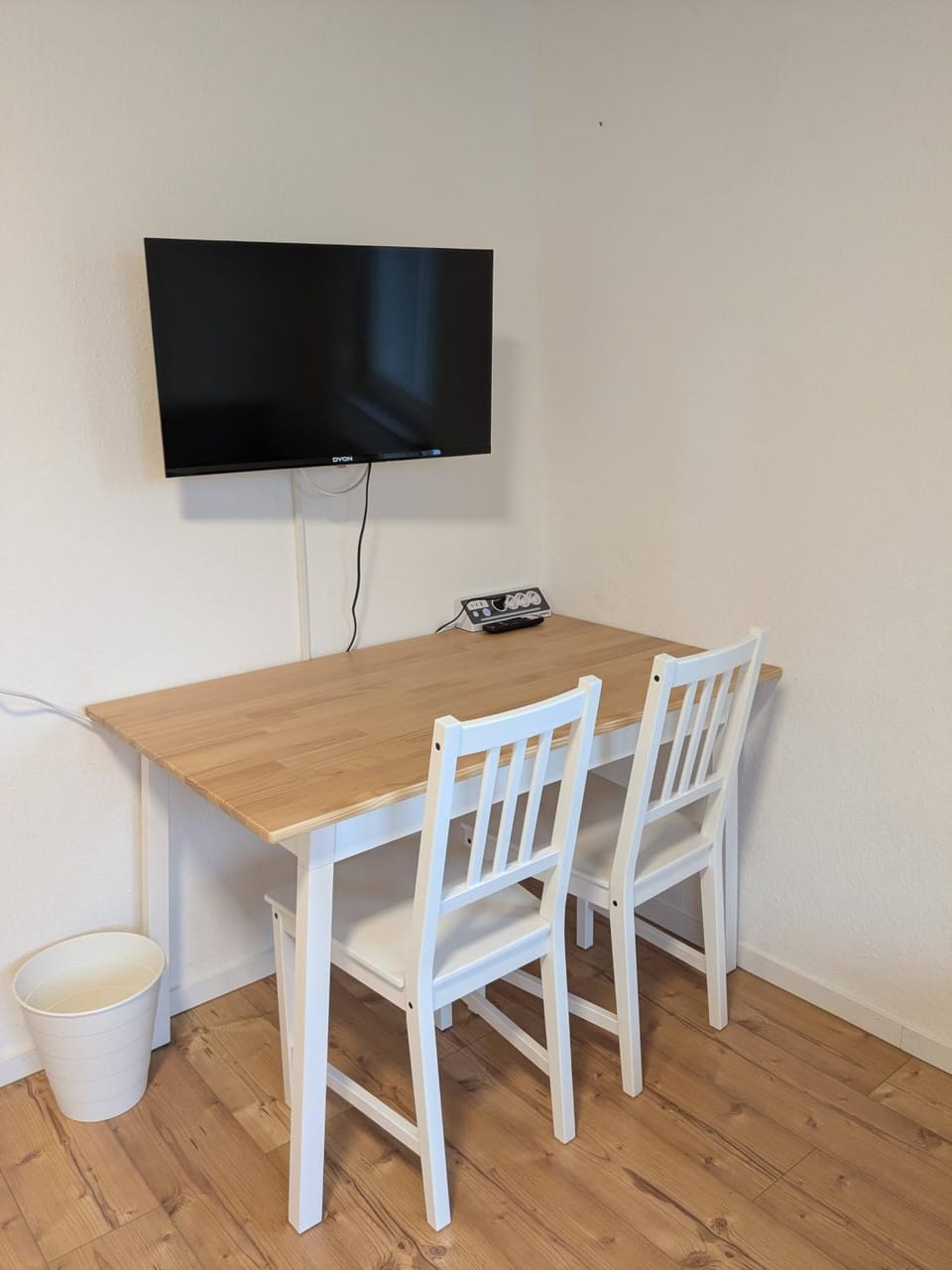 furniture, room service