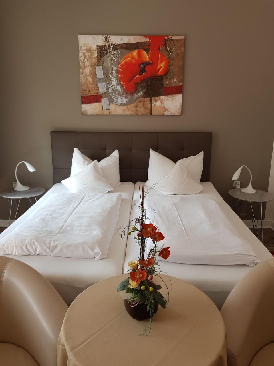 Bed, Photo of the whole room, Decorative detail