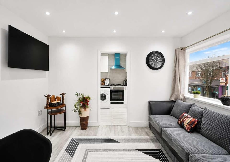 Communal lounge/ TV room, TV and multimedia, Living room, Seating area