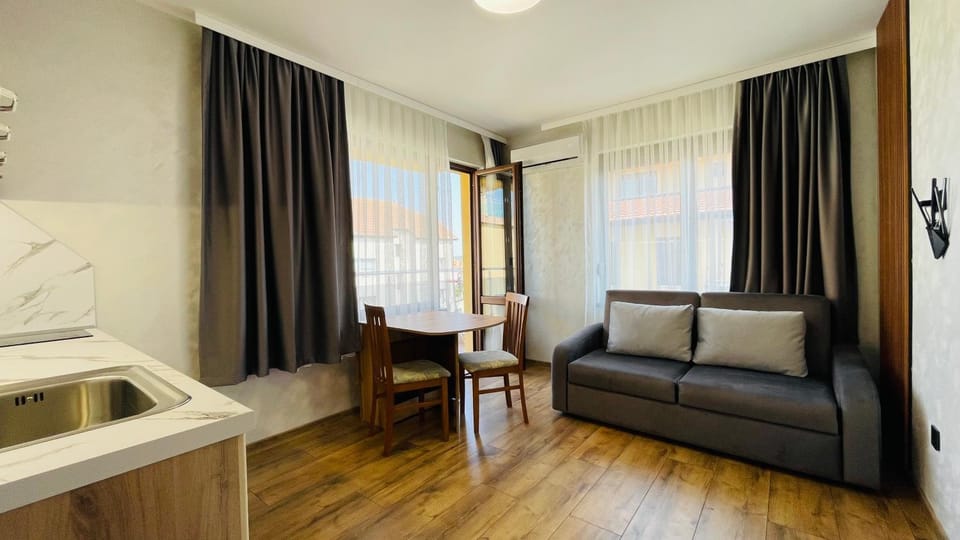 Kitchen or kitchenette, Living room, Seating area