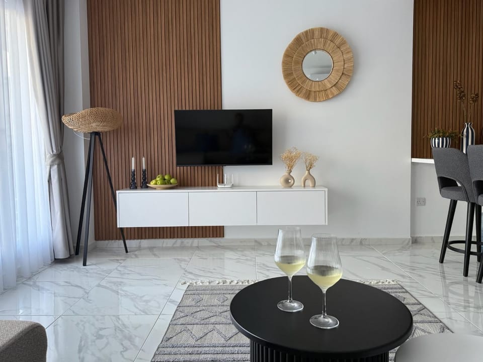 TV and multimedia, Living room, Evening entertainment