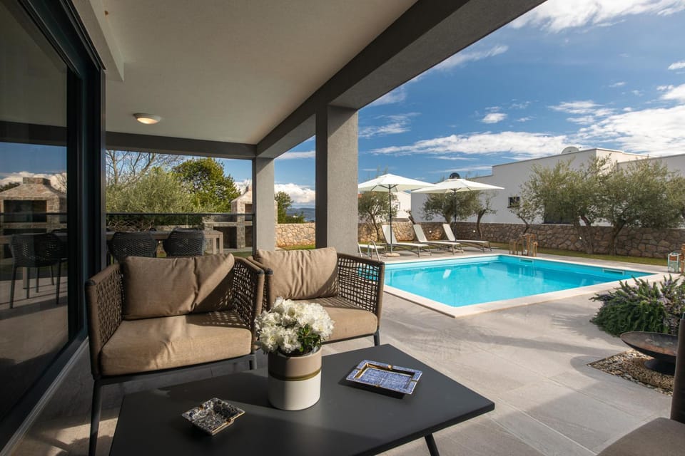 Patio, Day, View (from property/room), Balcony/Terrace, Seating area, Pool view, Swimming pool, sunbed