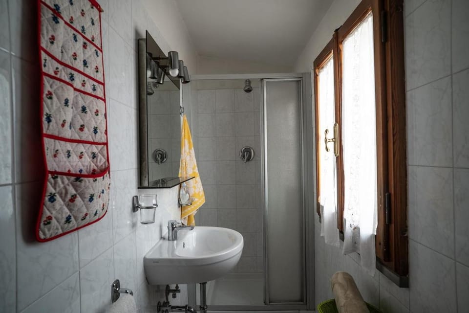 Bathroom, towels