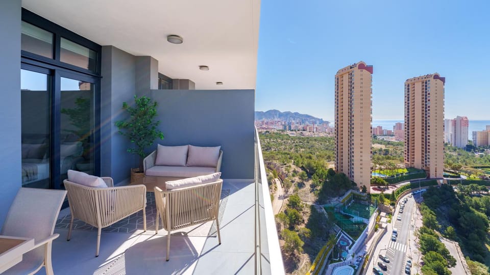 Balcony/Terrace, City view, Street view