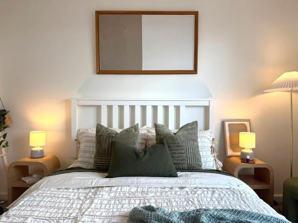 Cute 1BR Apartment Prime Richmond Location Apartment in Abbotsford