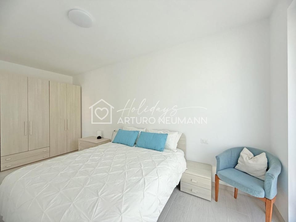 Photo of the whole room, wardrobe