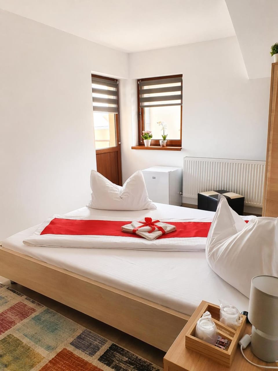 Bed, Bedroom, towels
