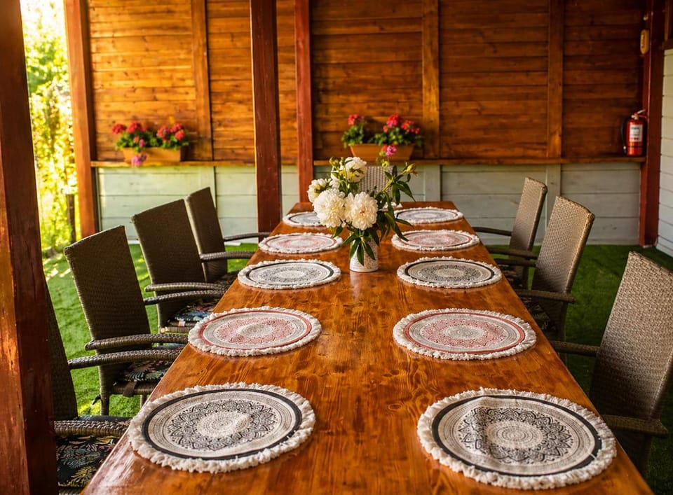 Seating area, Dining area