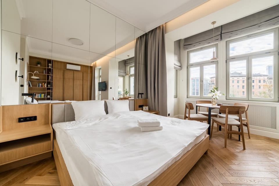 Bed, Living room, Photo of the whole room, Seating area, Dining area, Bedroom, towels