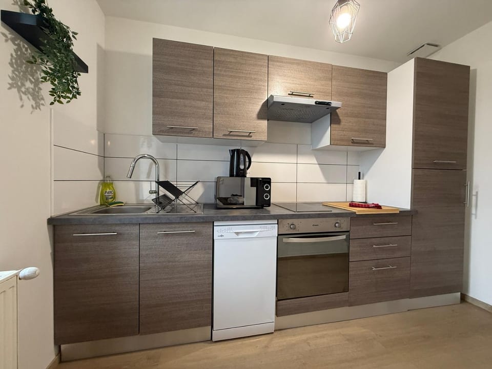 Design & Connecté : Studio Neuf au Pied de la Gare Apartment in Dreux