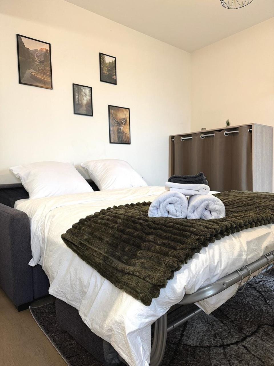 Design & Connecté : Studio Neuf au Pied de la Gare Apartment in Dreux