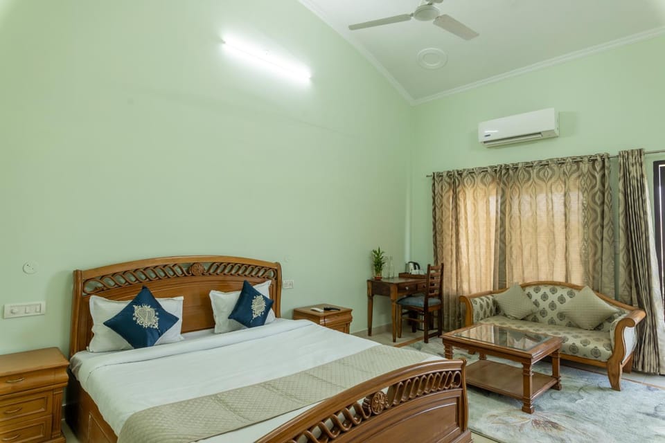 Bed, Photo of the whole room, Bedroom, air conditioner
