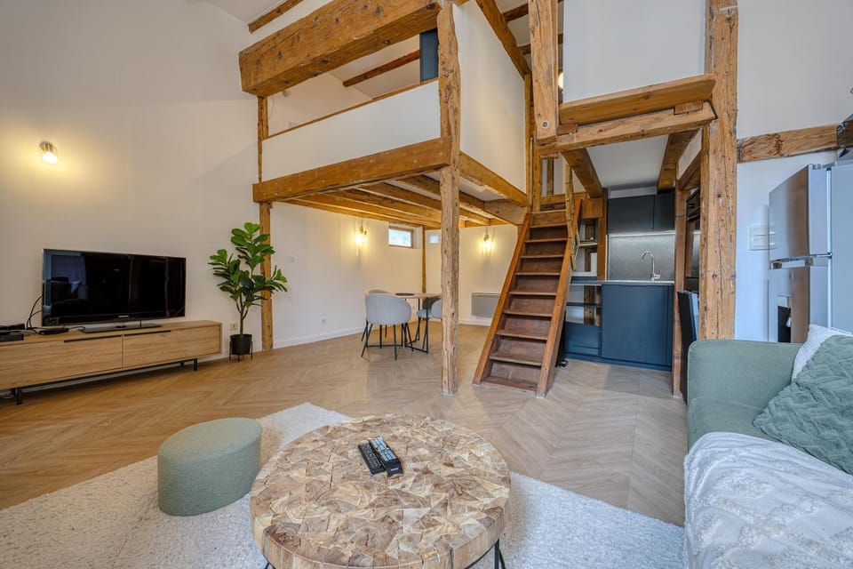 Kitchen or kitchenette, Living room