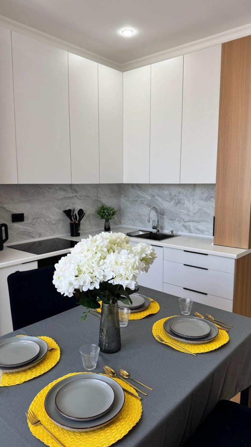 Kitchen or kitchenette, Dining area, microwave, oven, stove