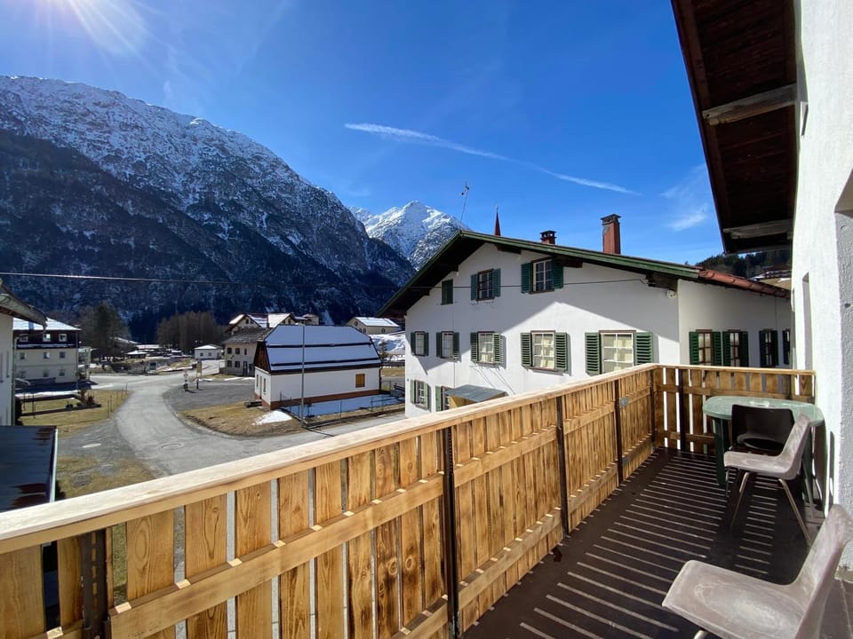 Spring, Day, Natural landscape, View (from property/room), Balcony/Terrace, Seating area, Mountain view