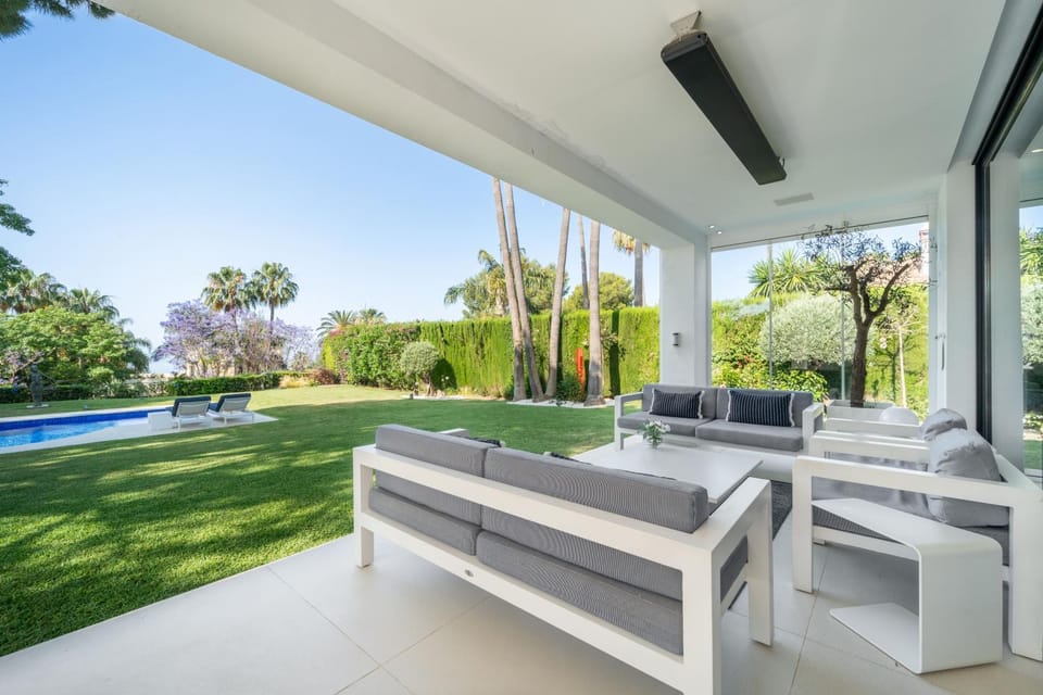 BBQ facilities, Garden, Solarium, Balcony/Terrace, Dining area, Garden view, Pool view, Swimming pool