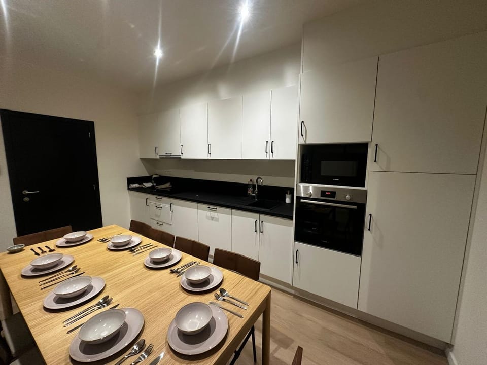 Kitchen or kitchenette, Dining area, stove