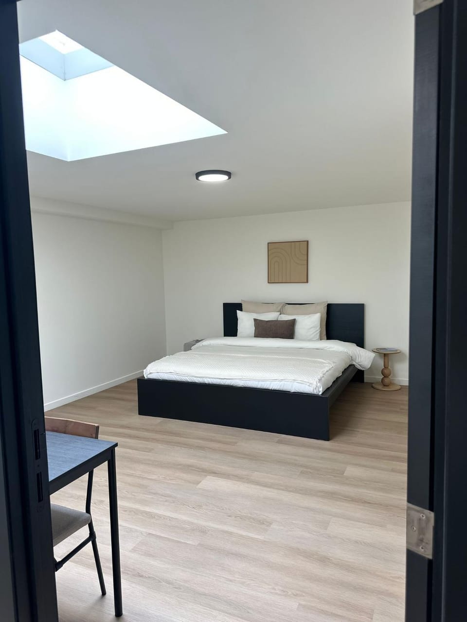 Property building, Bed, Bedroom