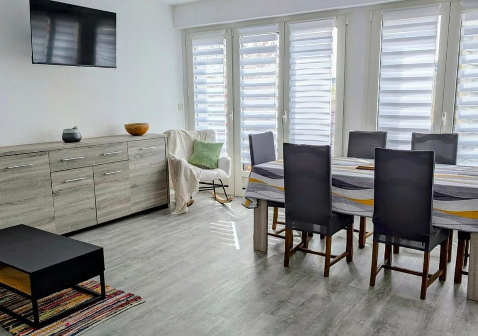 TV and multimedia, Dining area