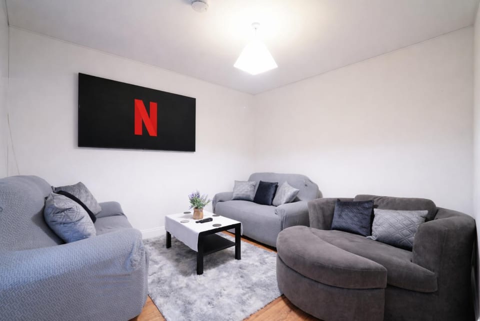 TV and multimedia, Living room, Seating area, internet