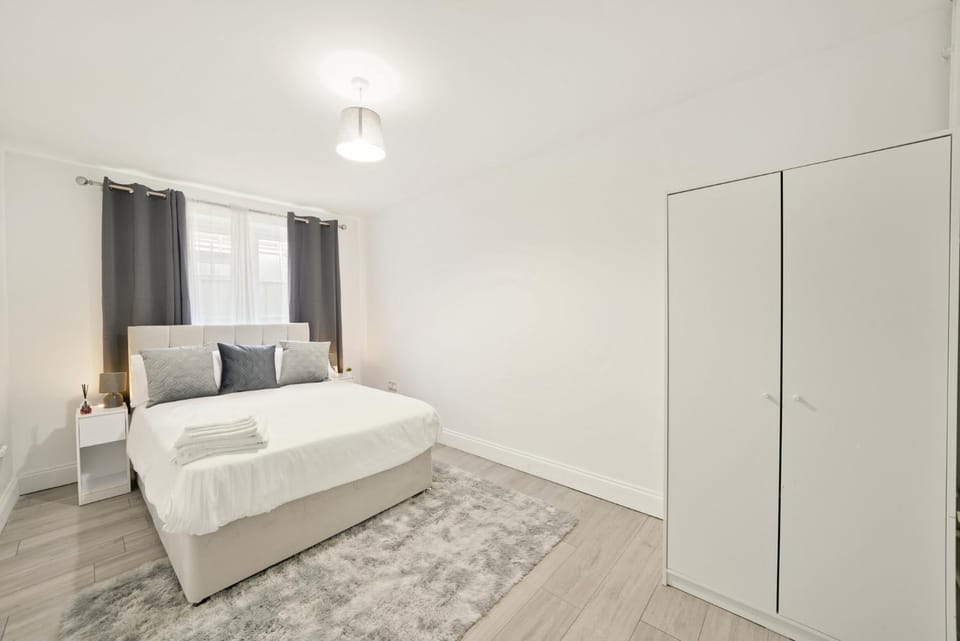 Bed, Photo of the whole room, Bedroom, wardrobe