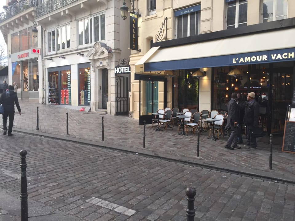 Facade/entrance