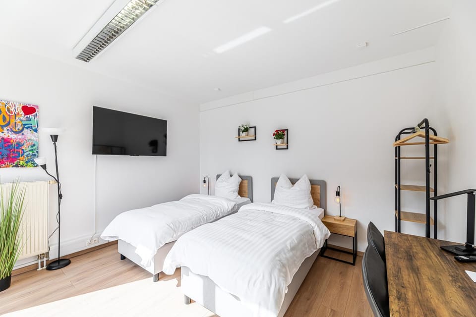 Bed, TV and multimedia, Photo of the whole room, Bedroom