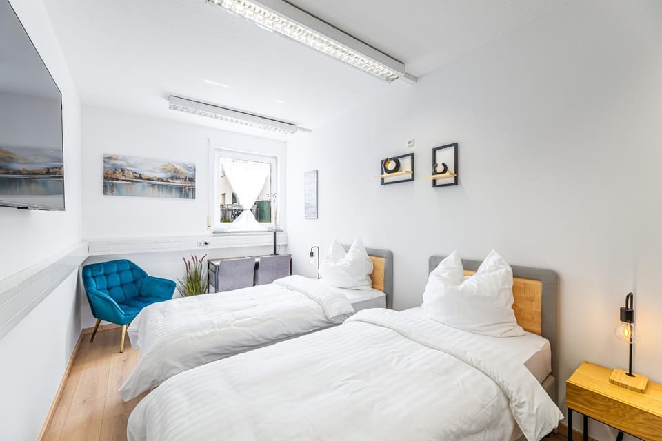 Bed, Photo of the whole room, Seating area, Bedroom