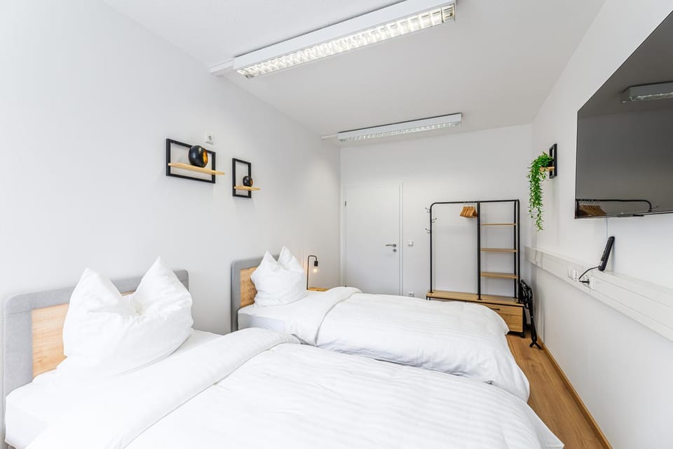 Bed, TV and multimedia, Photo of the whole room, Bedroom