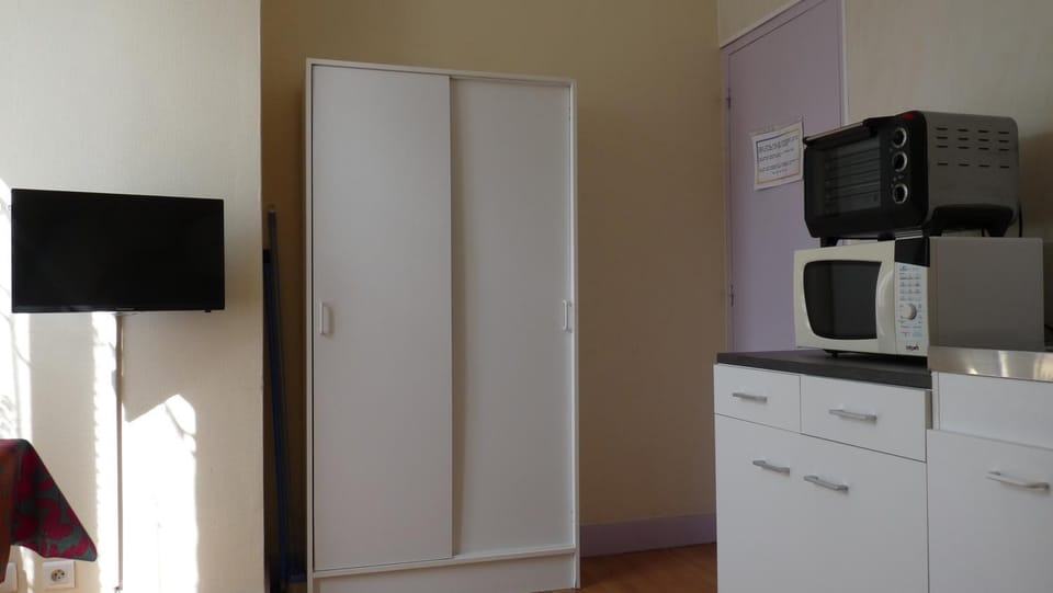 TV and multimedia, Kitchen or kitchenette, Living room, Dining area