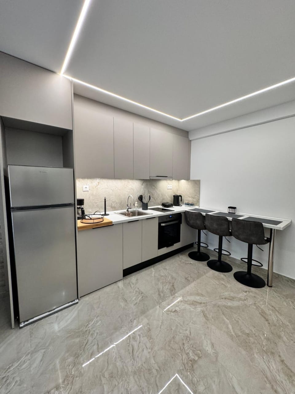 Dining area, kitchen