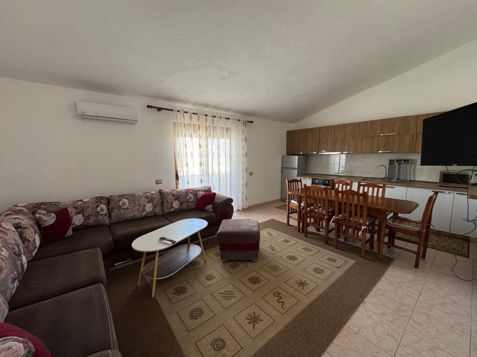 TV and multimedia, Kitchen or kitchenette, Living room, Evening entertainment, air conditioner