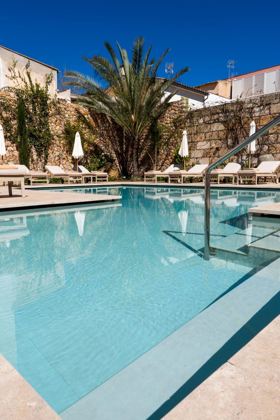 Pool view, Swimming pool, sunbed
