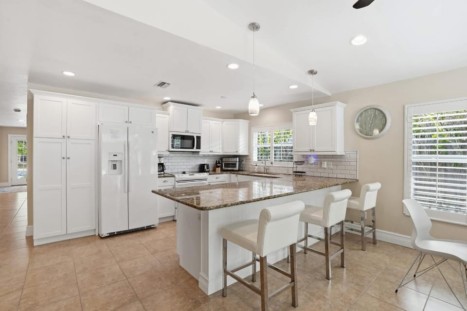 Beach-Ready Pool & Spa Home Bikes Gear Included House in Naples Park