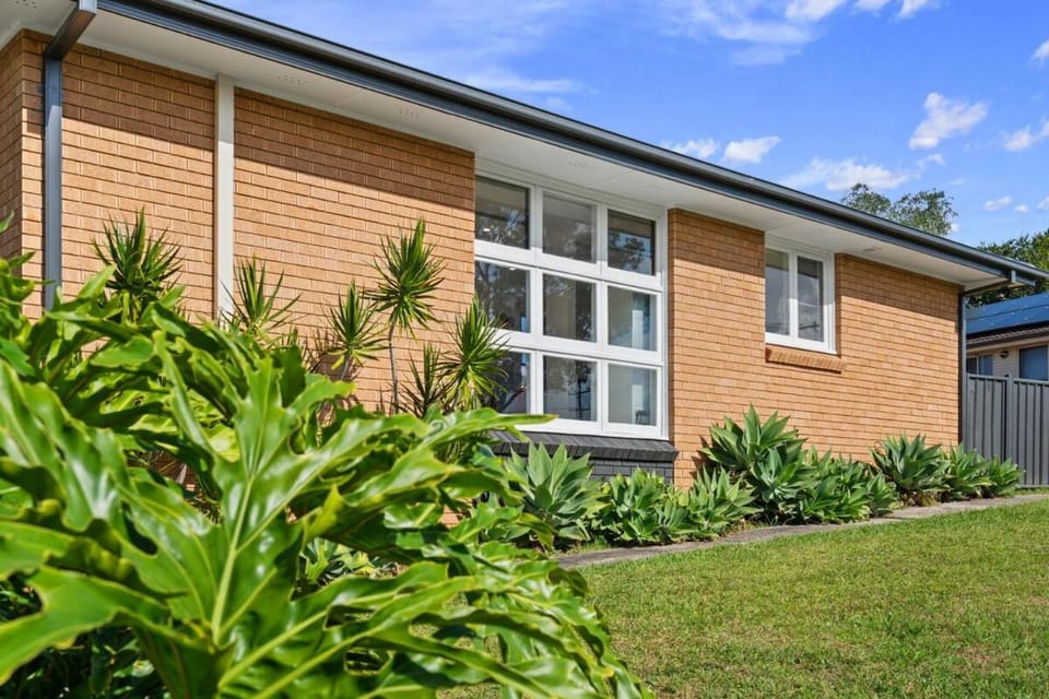 Waterside 3 BDR House with Fully Fenced & Car Park House in Wollongong